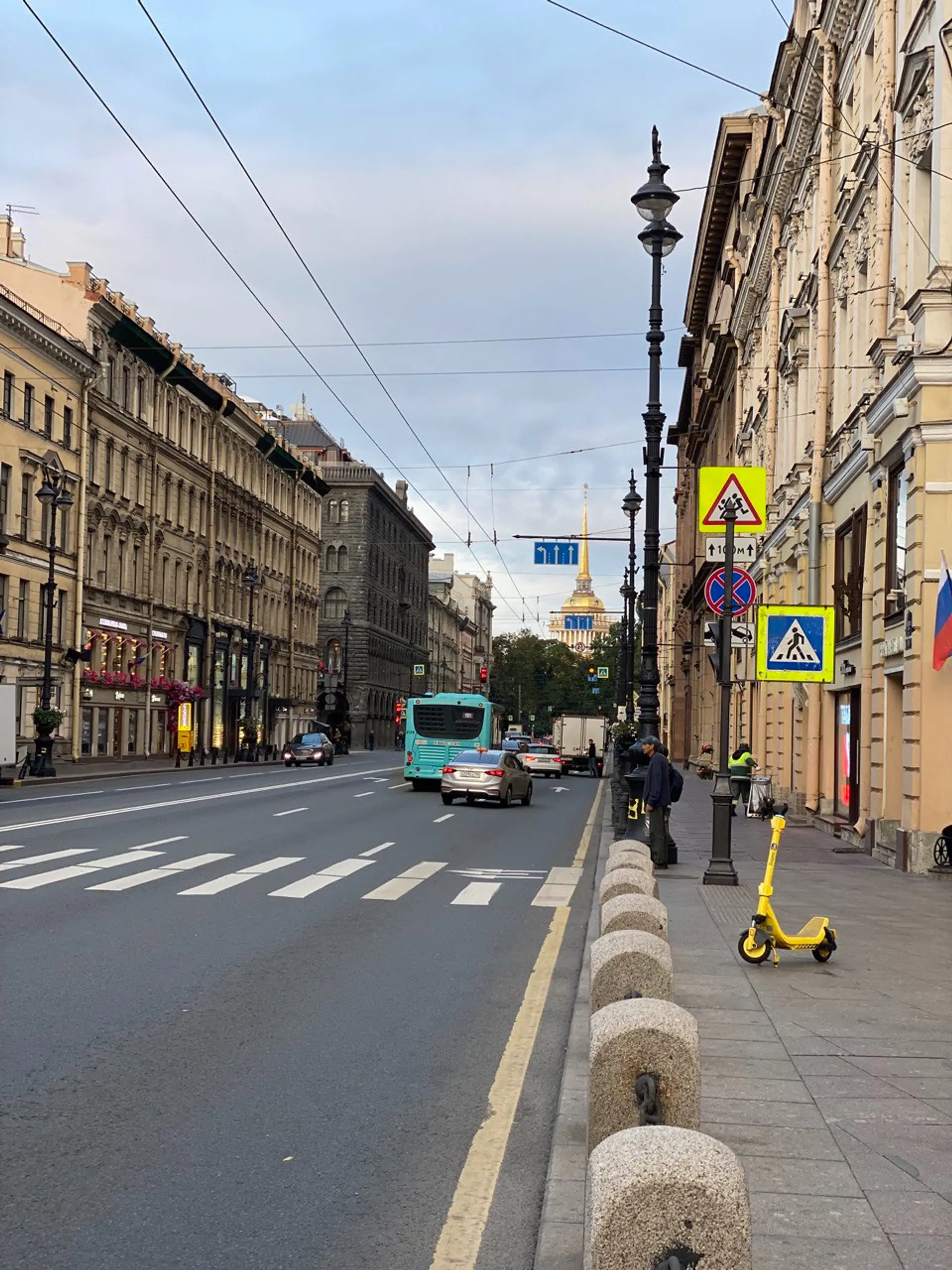 Прогулка по Санкт-Петербургу погожим днём