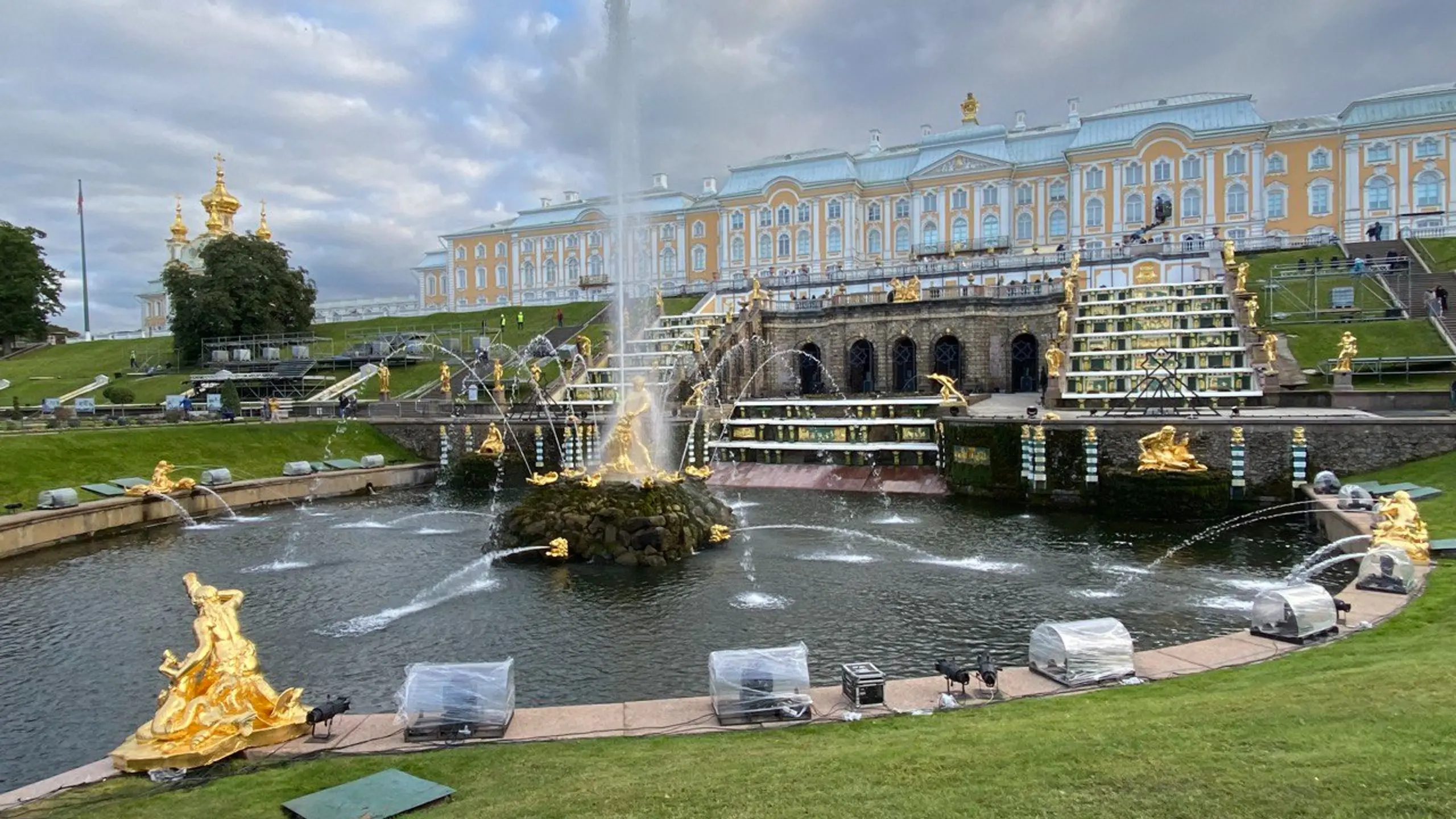 Прогулка по парку Петродворца в Петергофе