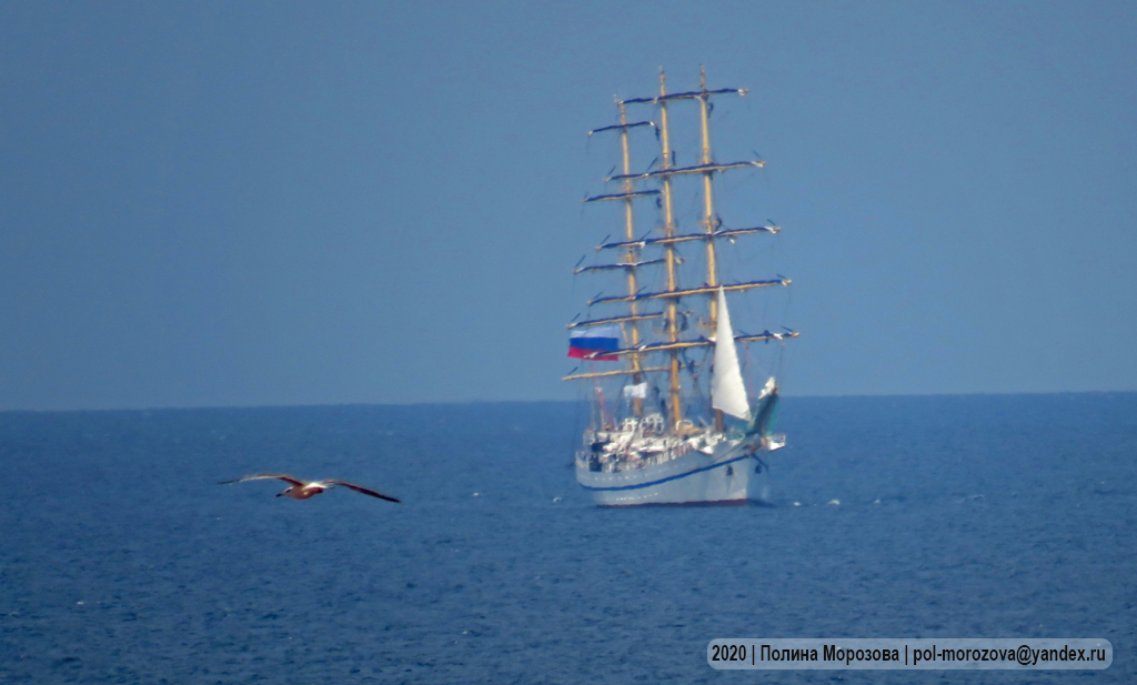«Херсонес» ставит паруса и открывает парад ВМФ