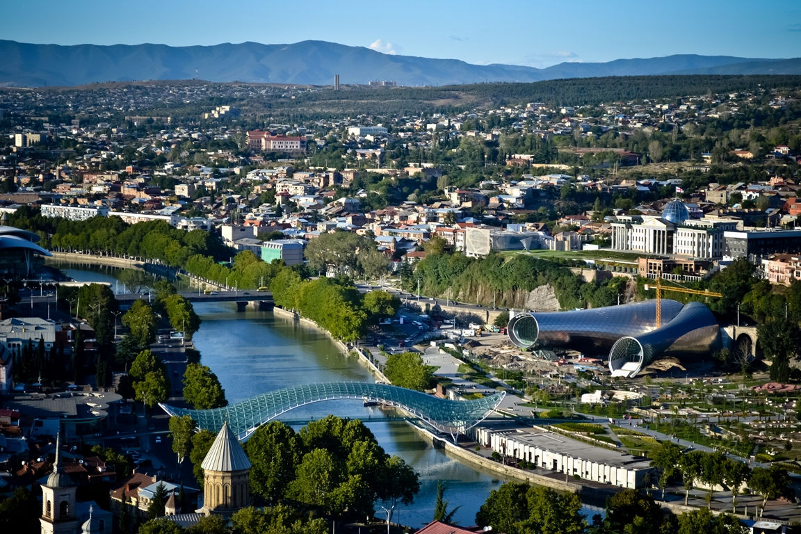 Крепость Нарикала и узкие улицы старого Тбилиси