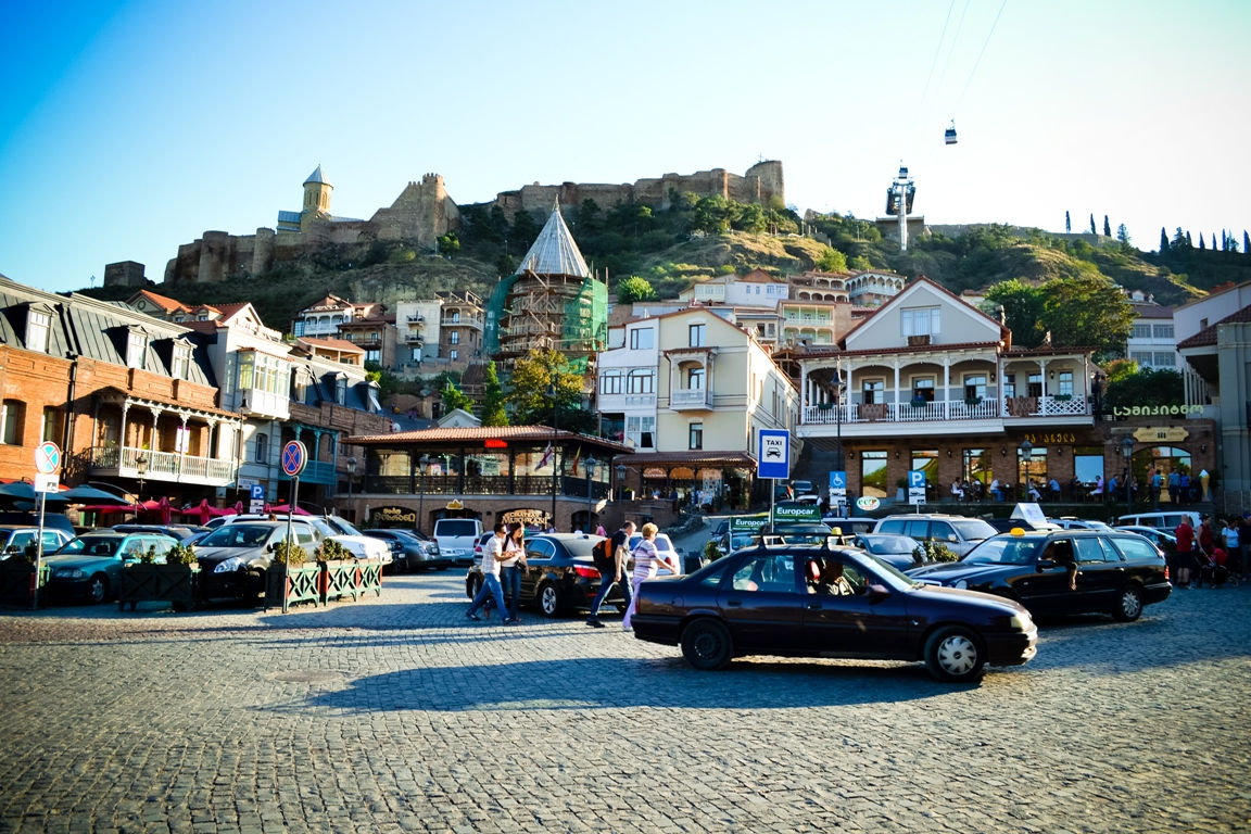 Крепость Нарикала и узкие улицы старого Тбилиси